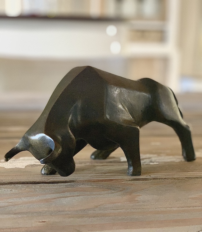 Figura de resina de Toro embistiendo - Imagen 3